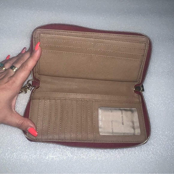 ♥️🌺♥️ Michael Kors large wallet (red wine color ) - Picture 6 of 17